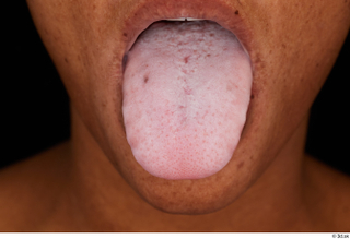 Adelle Sabelle tongue 0001.jpg